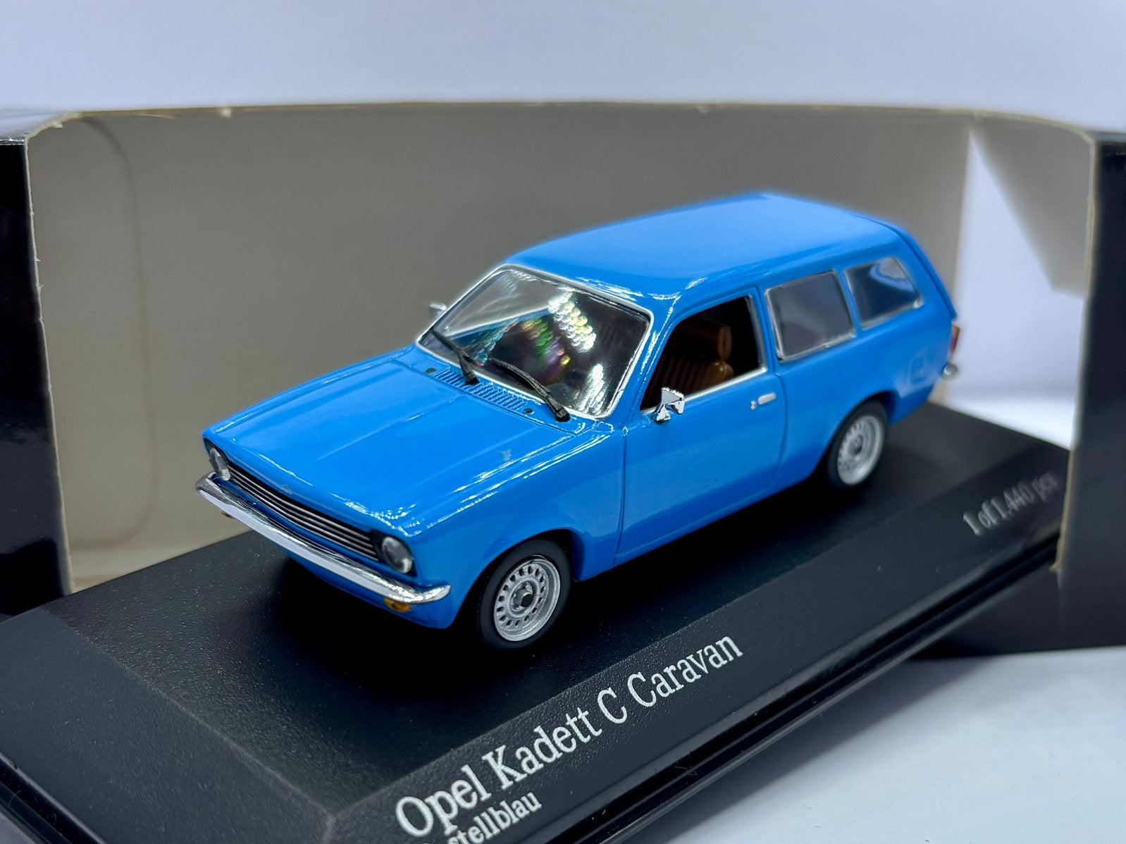 1:43 Opel kadett C caravan 1973-77, Hobby en Vrije tijd, Modelauto's | 1:43, Ophalen of Verzenden, Zo goed als nieuw, MiniChamps