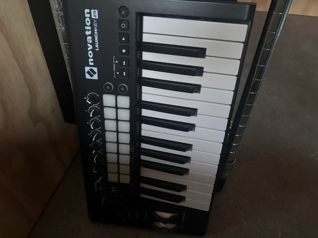 Novation launchkey  25 mk 2, Enlèvement ou Envoi, Comme neuf