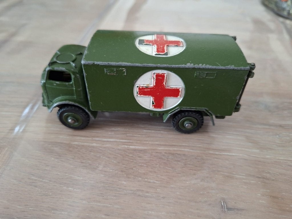 Dinky Toys Military Ambulance 626, Ophalen of Verzenden, Gebruikt, Overige typen, Dinky Toys