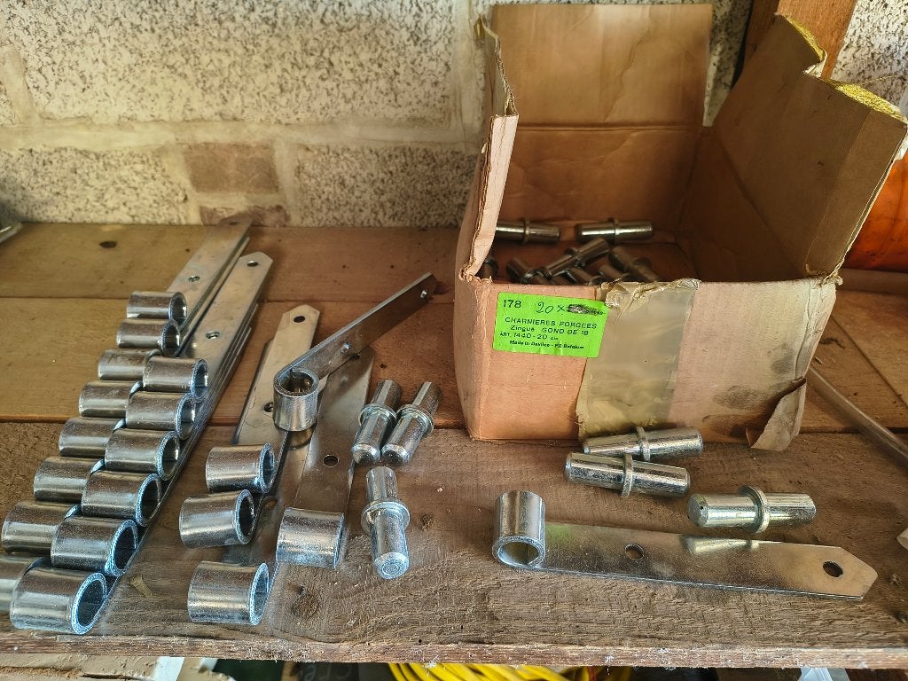 A vendre charnières avec gonds, Enlèvement, Neuf, Fer, Charnière
