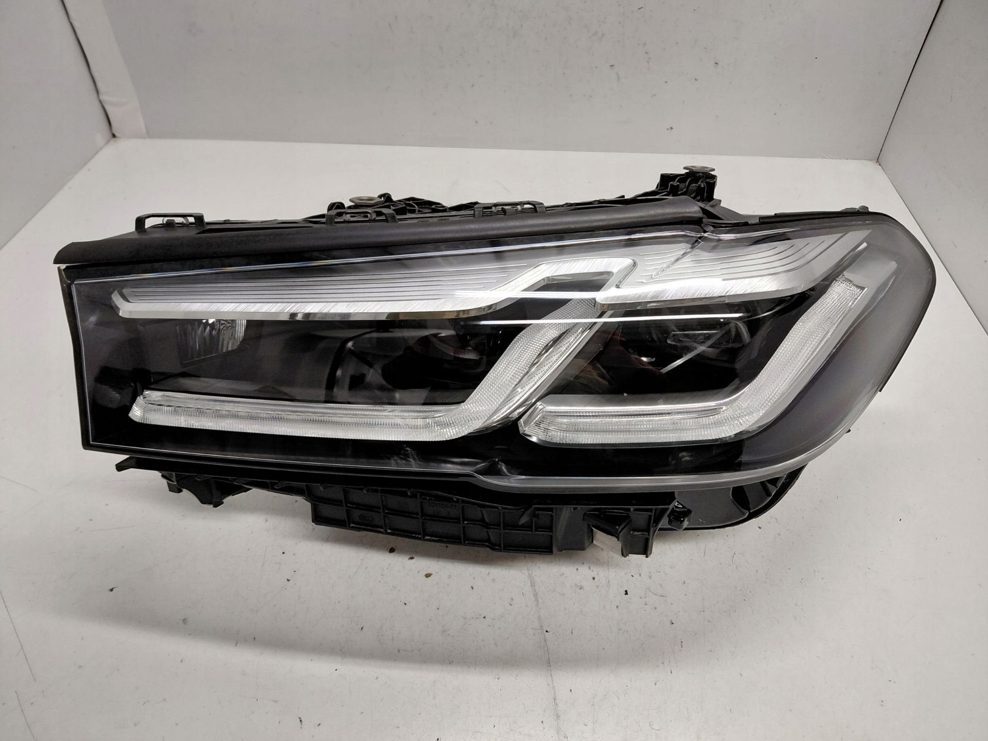 BMW G30 Koplamp Links 5A388C7, Auto-onderdelen, Petuelring 130
80788  Munich, DE, Gebruikt, Info@bmw.de, BMW