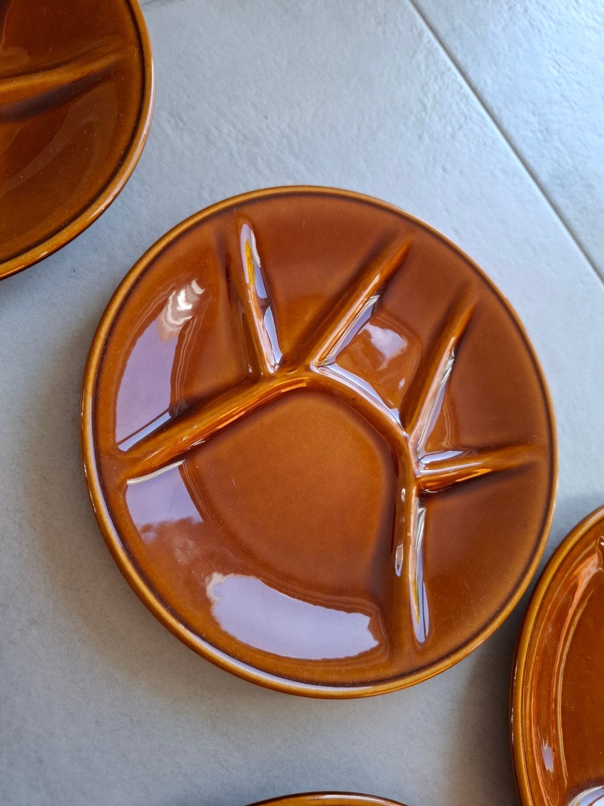 Lot de 5 assiettes à fondue bourguignonne vintage Boch Belgi, Maison & Meubles, Assiettes(s), Vintage, Comme neuf, Céramique