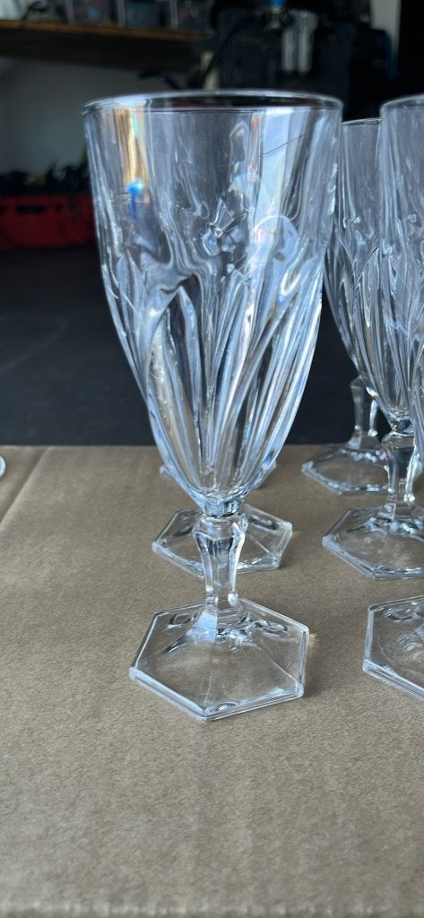 Verres à champagne vintage, Enlèvement