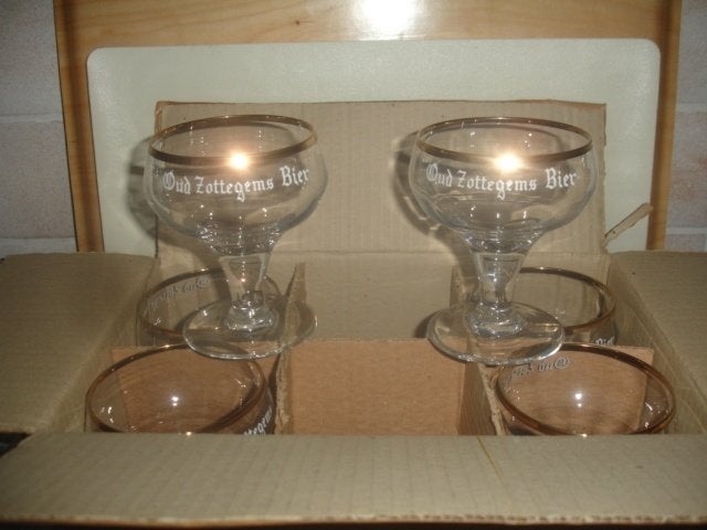 Bierglas Oud Zottegems Bier, geen maat, gouden boord, Ophalen of Verzenden, Nieuw, Glas of Glazen, Overige merken