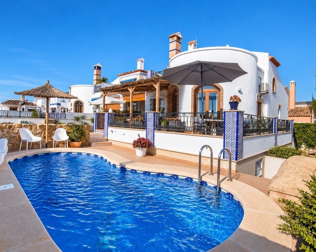 villa piscine privée a vendre en Espagne sur le golf