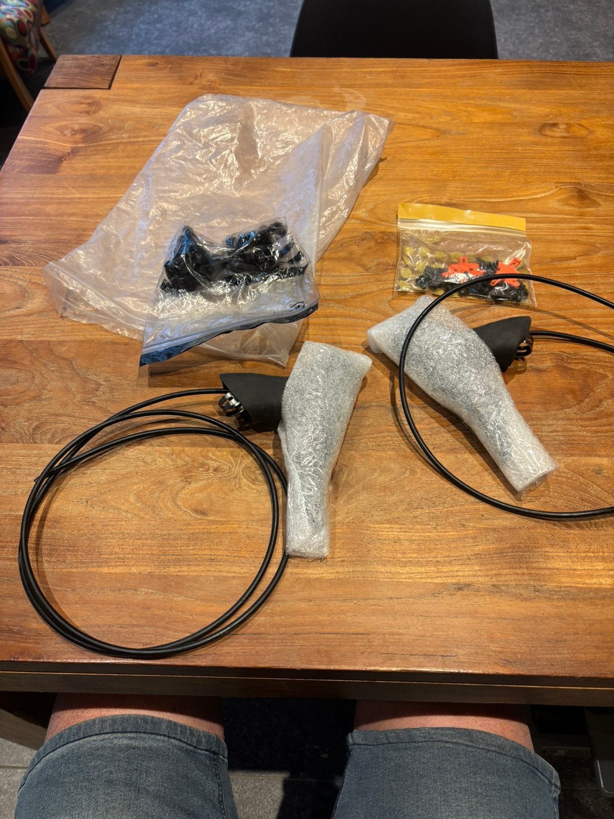 Shimano 105 Di2 12V – ST-R7170+BR-R7170 NEUF JAMAIS UTILISÉ, Vélos & Vélomoteurs, Enlèvement, Plastique