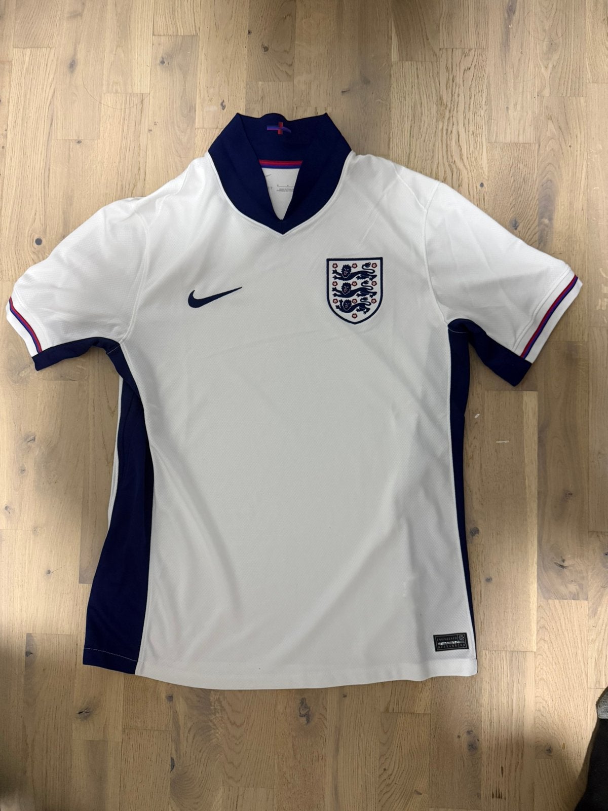 Maillot Angleterre Nike Dri-FIT blanc – taille M, Vêtements | Hommes, Enlèvement ou Envoi, Général, Comme neuf, Bleu
