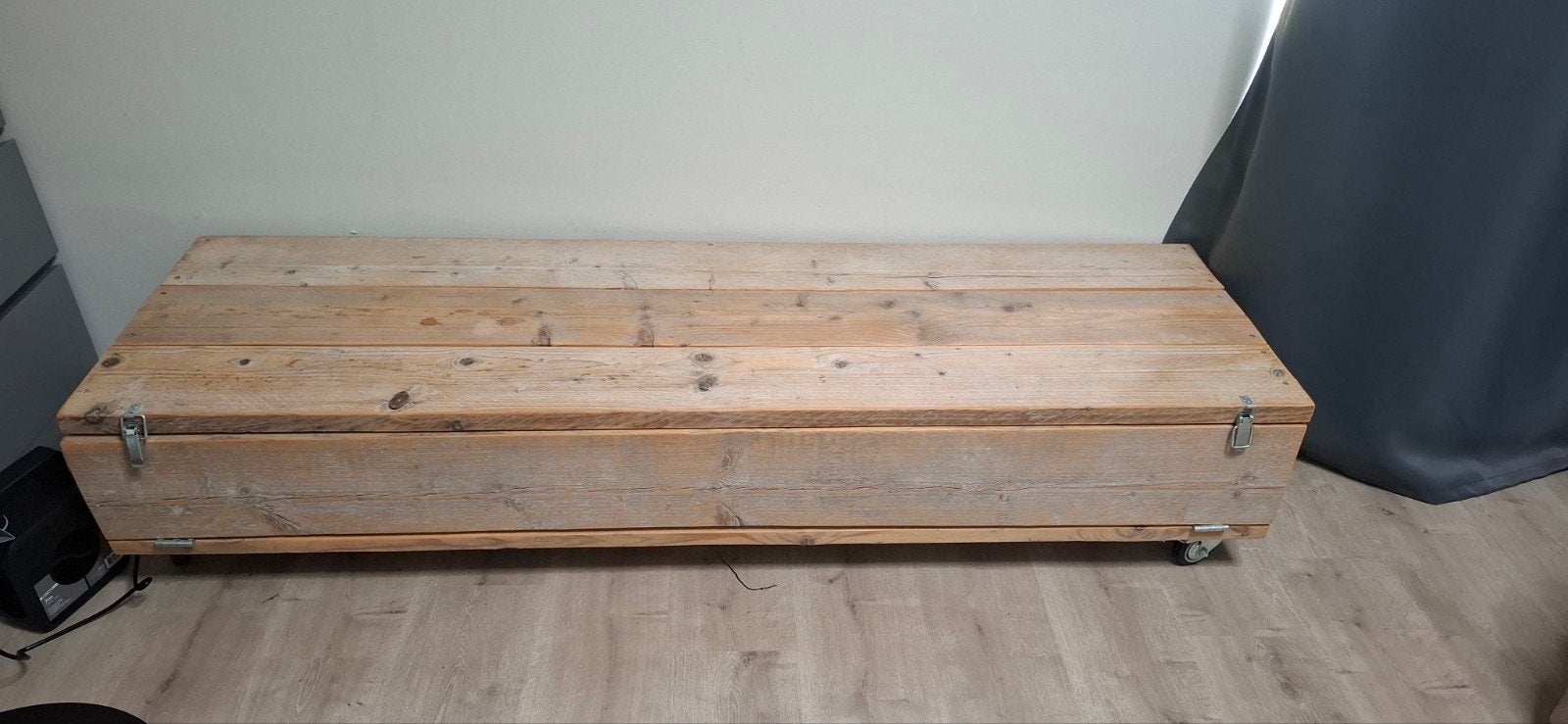 Steigerhouten tv kast met opberging en wielen ., Ophalen
