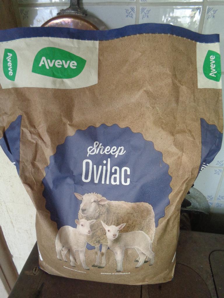 Melkpoeder ovilac lammetjes AVEVE 5 kg, Ophalen of Verzenden, Zo goed als nieuw
