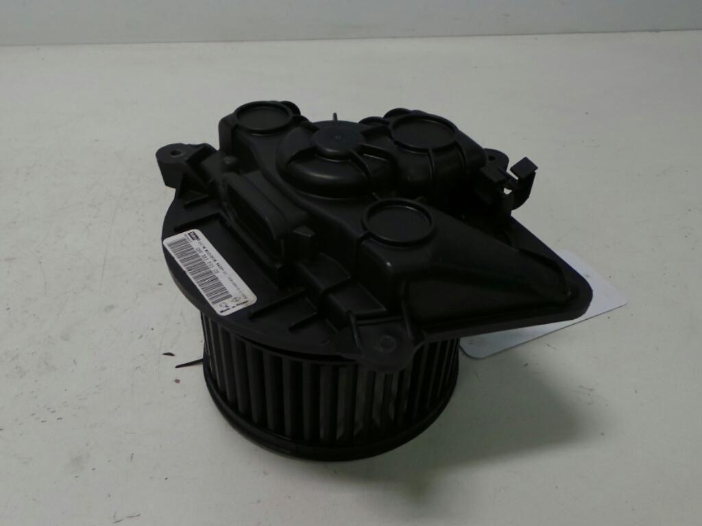 RENAULT TRAFIC KACHELMOTOR 2012, Ophalen of Verzenden, Gebruikt, Stiba lid