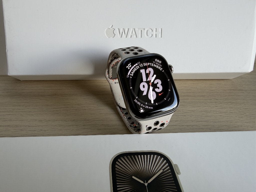 Apple Watch Series 10 4G titanium nieuwstaat, Ophalen of Verzenden, Waterdicht, Hoogte
