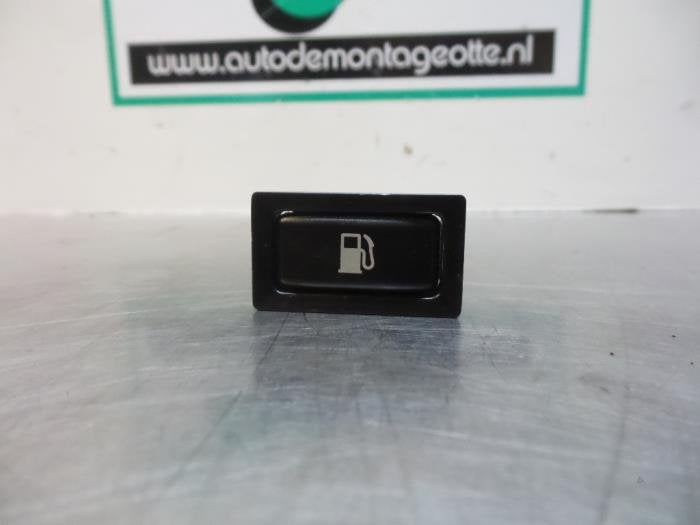 Commutateur clapet réservoir d'un Toyota Avensis (Avensis 0, -, Toyota, Utilisé, -