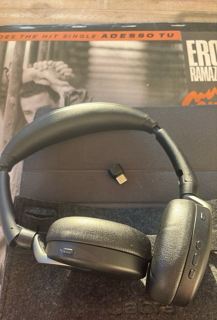 Jabra Evolve2 85 – Draadloze Koptelefoon + USB Dongle + Case, Ophalen, Zo goed als nieuw, Jabra, Draadloos