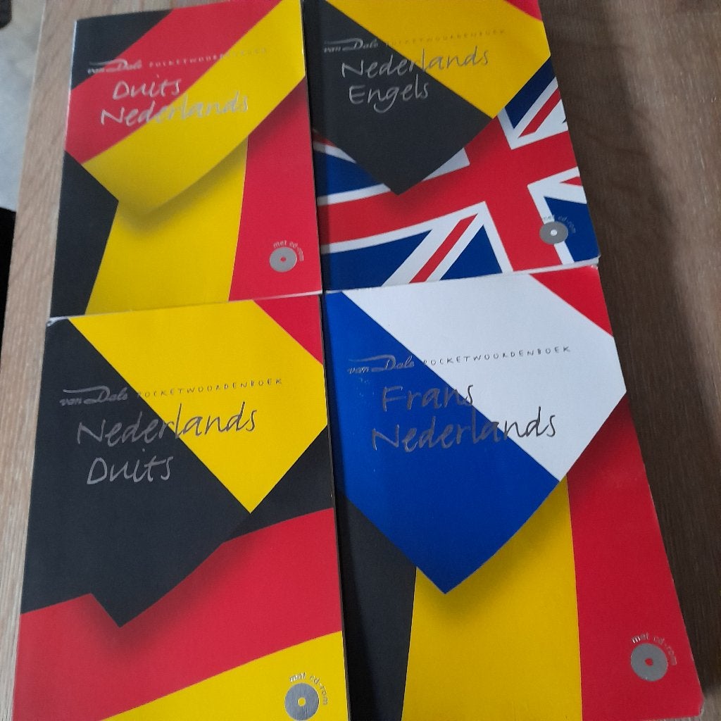 4 woordenboeken 7 euro per boek of 25 voor 4, Ophalen, Gelezen