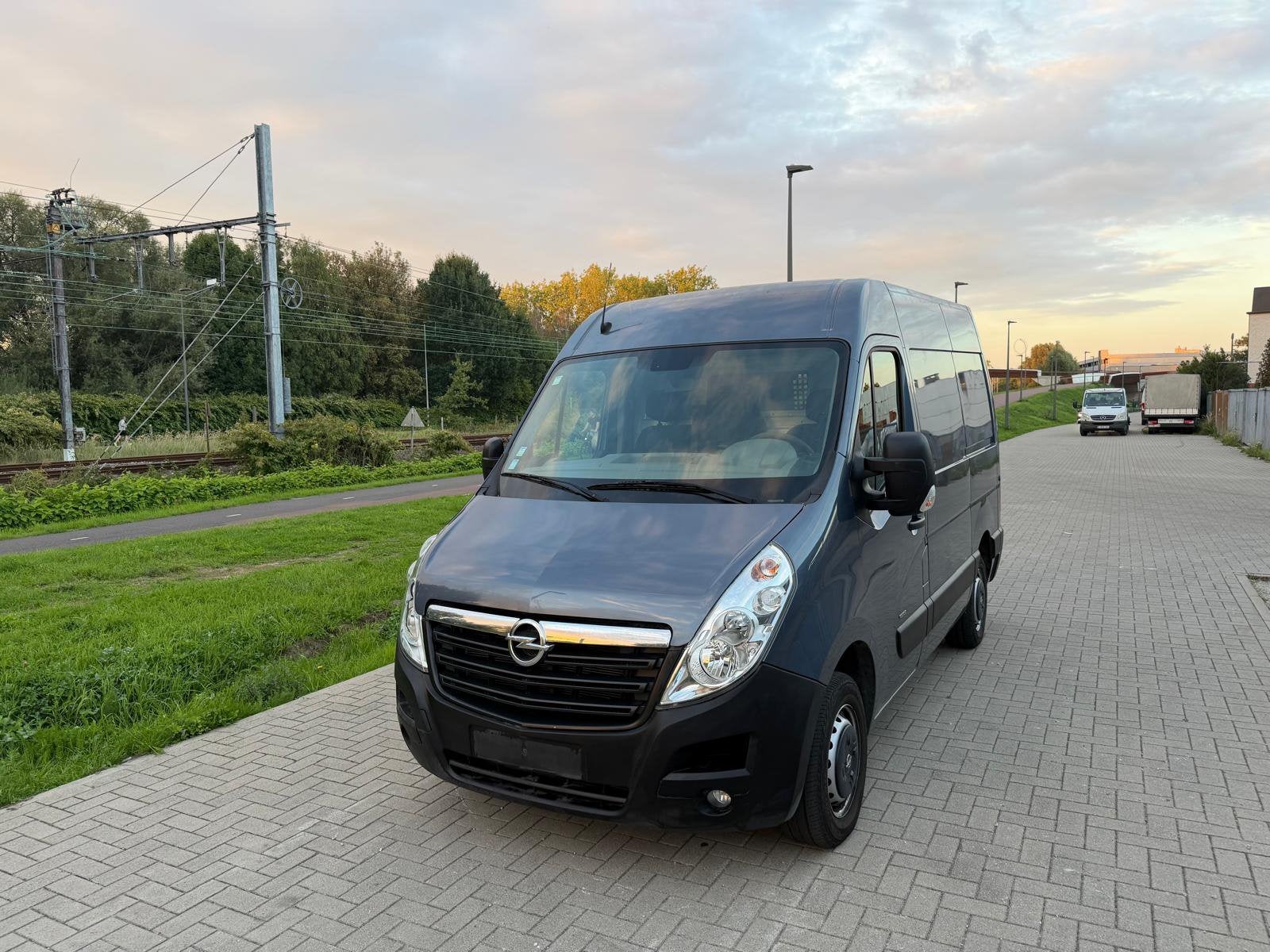 Opel movano 2.3CDTI Airco Navigatie Camera Trekhaak, Auto's, Voorwielaandrijving, Euro 5, Stof, Particulier