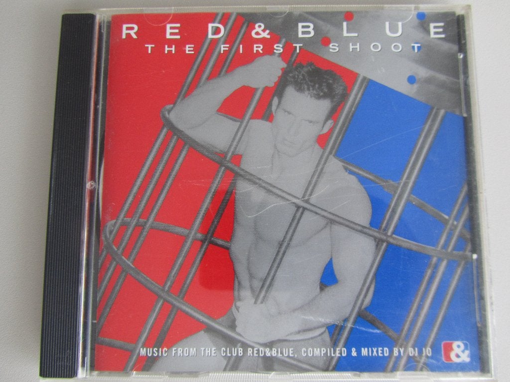 CD RED & BLUE « THE FIRST SHOOT » (15 titres), CD & DVD, CD | Dance & House, Enlèvement ou Envoi, Utilisé, Dance, Compilation
