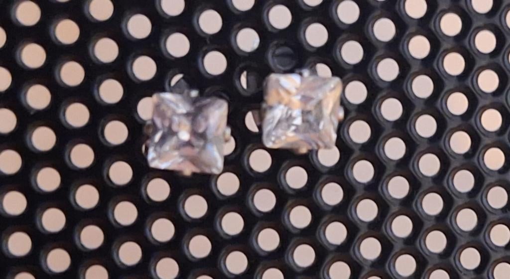 Zilverkleurige oorstekers met vierkante facetgeslepen steen, Bijoux, Sacs & Beauté, Boucles d'oreilles, Puces ou Clous, Enlèvement ou Envoi