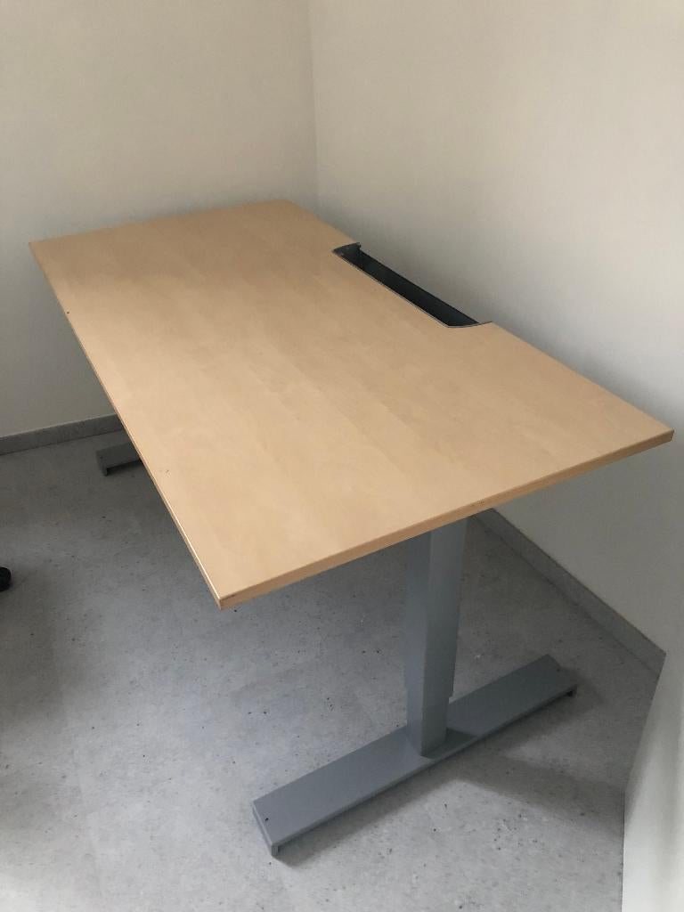 Bureau Kinnarps - Hoogte verstelbaar, Ophalen, Gebruikt