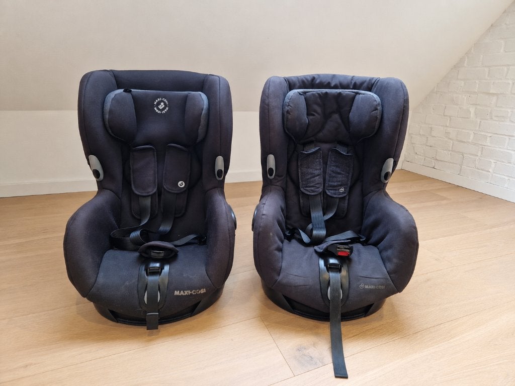 2 Maxi-Cosi Axiss autostoelen (prijs voor 2 stuks samen), Kinderen en Baby's, Ophalen, Maxi-Cosi