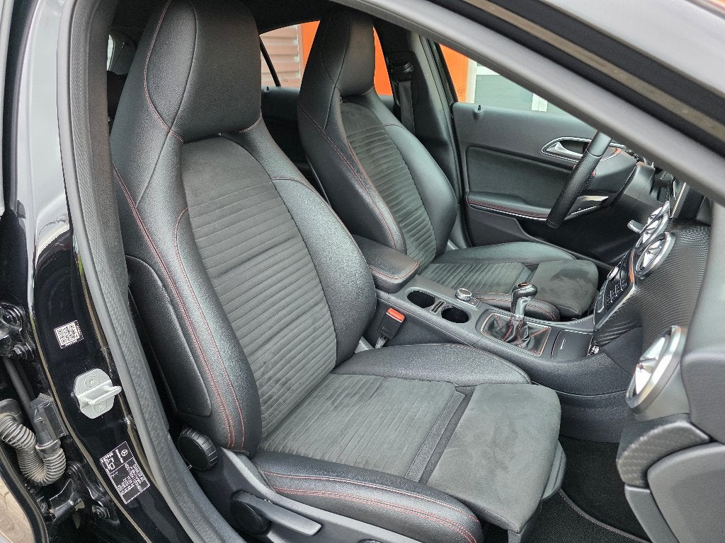 Mercedes-Benz A-Klasse - AMG-Line - 10/2016, Auto's, Voorwielaandrijving, 75 kW, 4 cilinders, Zwart