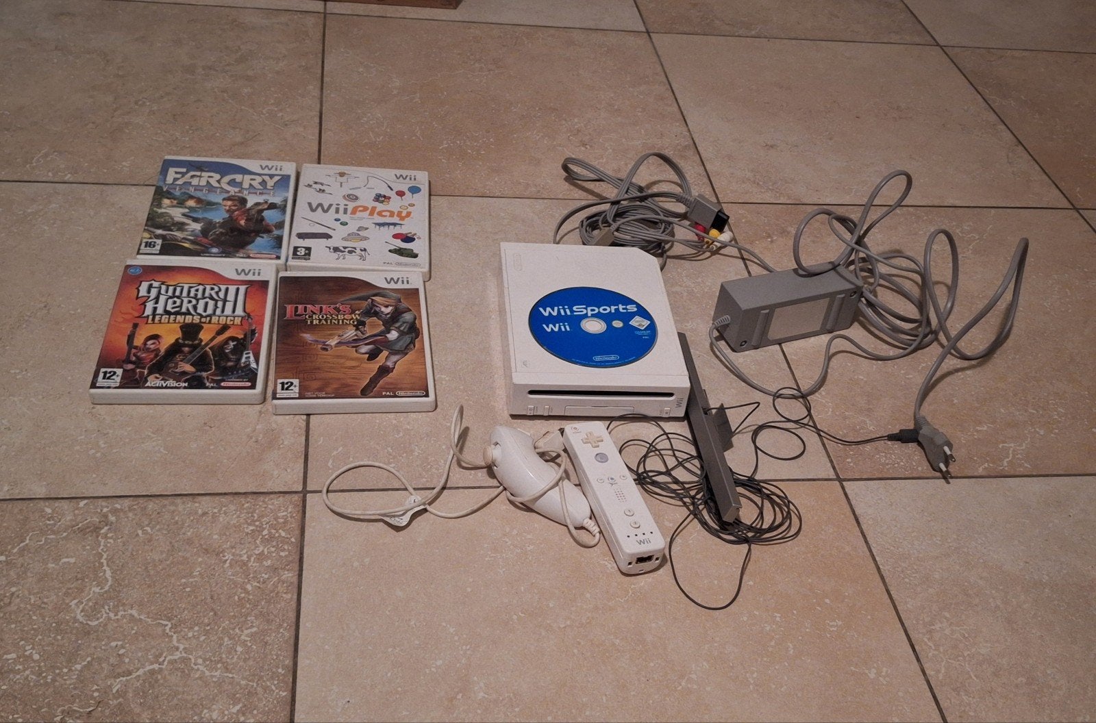 wii + 5 games + controller + alle kabels, Games en Spelcomputers, Ophalen, Gebruikt, Met 1 controller, Met games