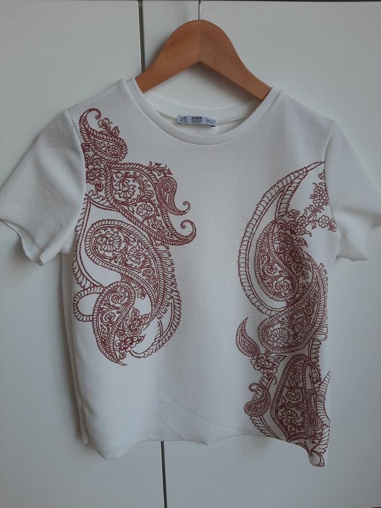 Dameskleding leuke witte blouse met patroon - Zara - small, Kleding | Dames, T-shirts, Ophalen, Zo goed als nieuw, Korte mouw