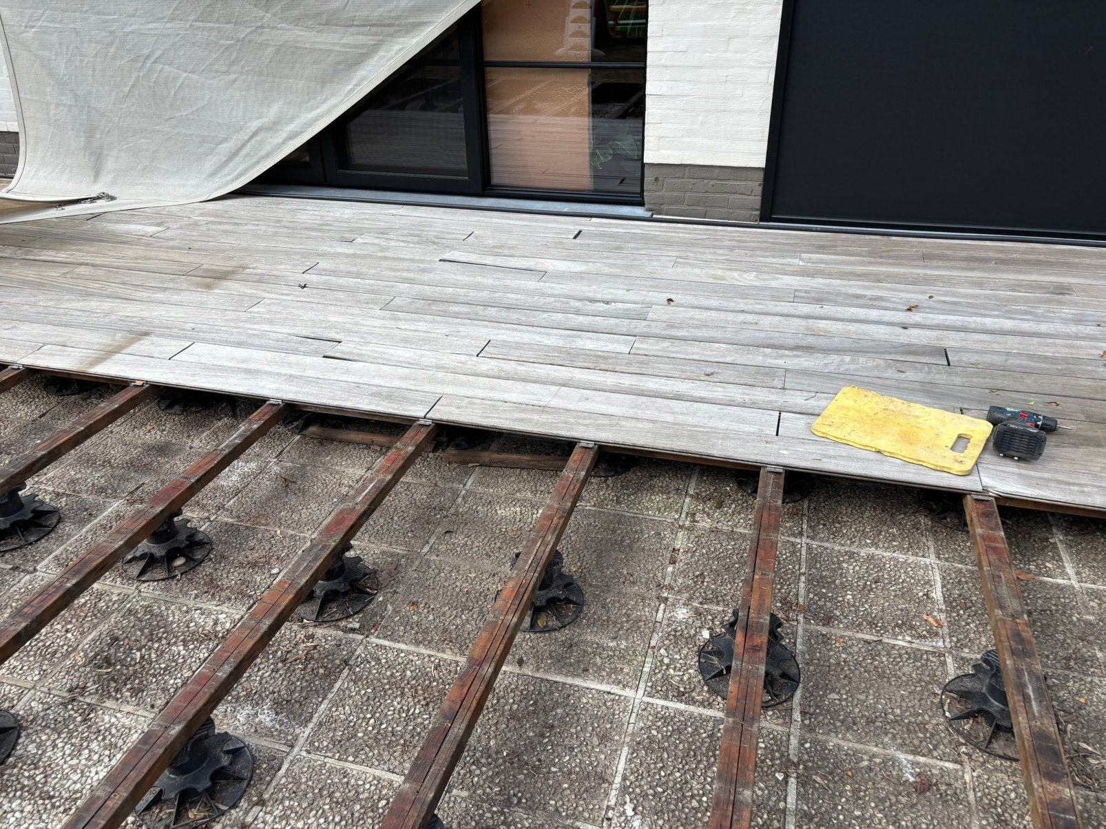 Partij hardhouten terrasplanken + onderconstructie ca. 32 m², Tuin en Terras, Terrasdelen en Vlonders, Ophalen, Gebruikt, Hout