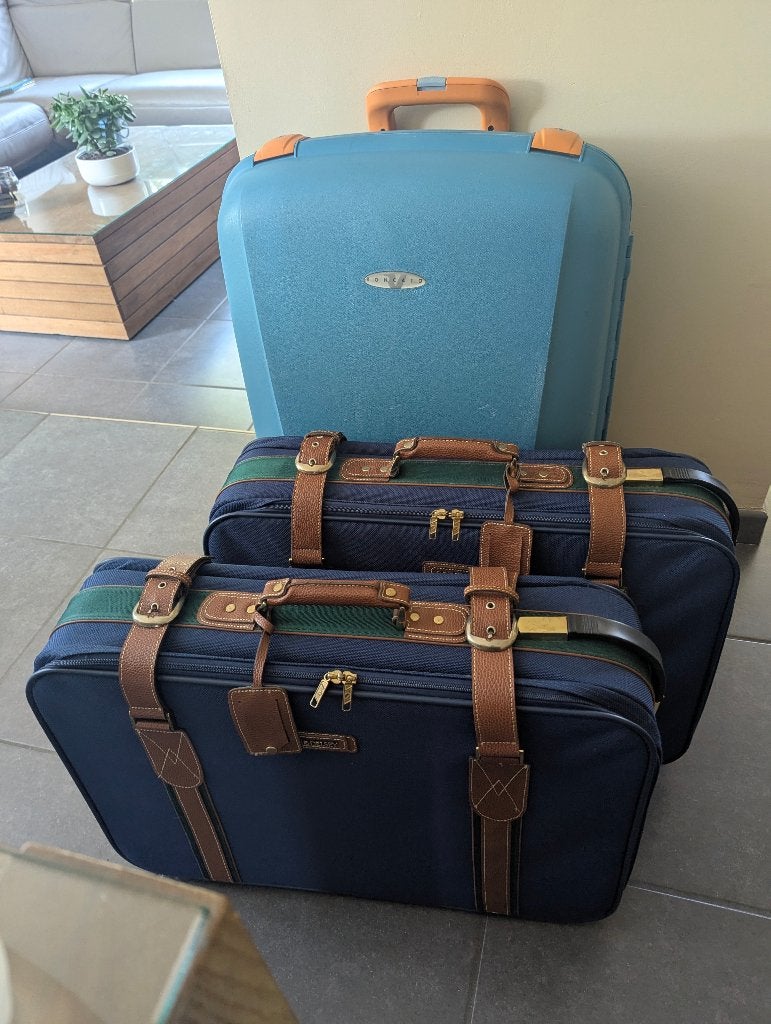 3 valises Roncato et Delsey, 70 cm ou plus, Plastique dur, Enlèvement, Clé
