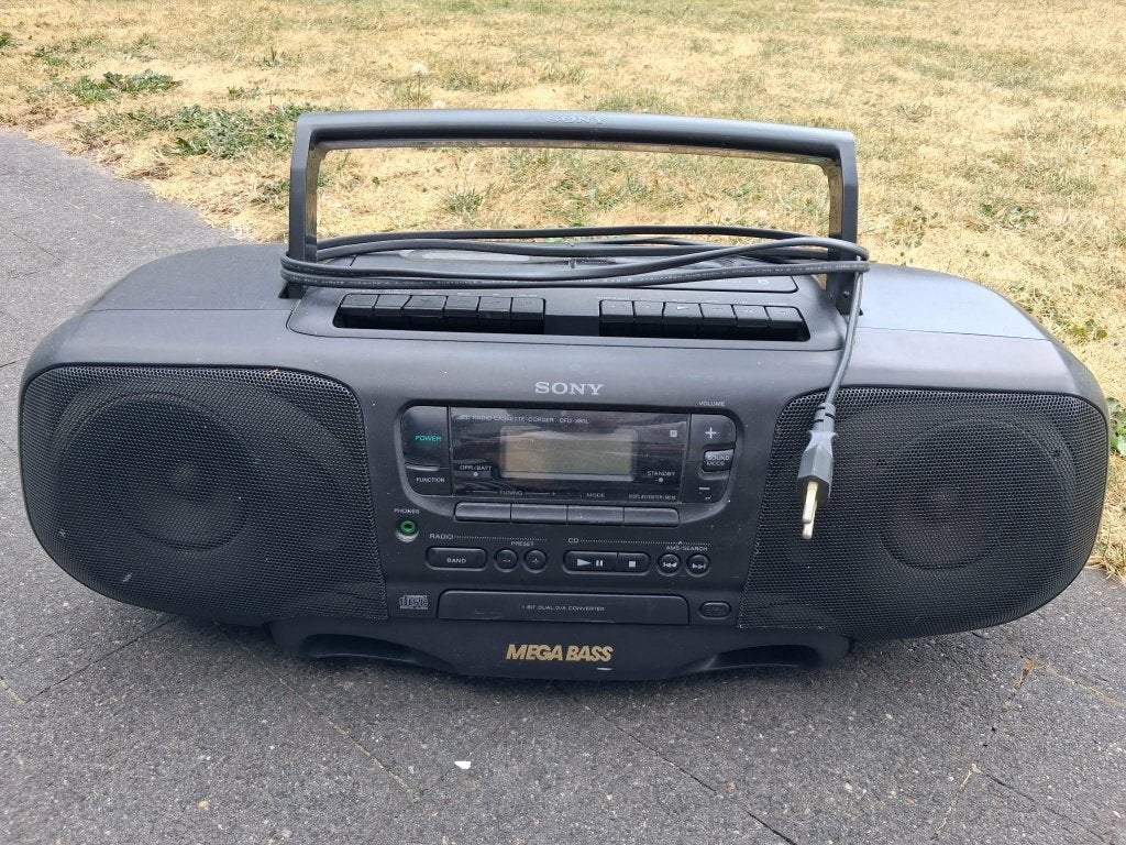 twee draagbare radio's, TV, Hi-fi & Vidéo, Radios, Utilisé, Radio, Avec lecteur de CD, Enlèvement