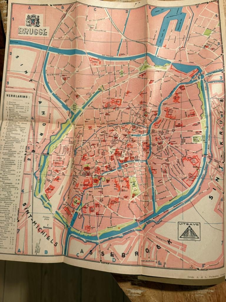 Geïllustreerde gids: Brugge Kunststad 3e verbeterde uitgave, Ophalen of Verzenden, Reisgids of -boek, Benelux, Gelezen