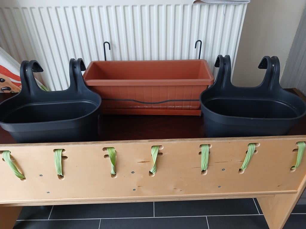 3 bloembakken samen 5 euro, Ophalen