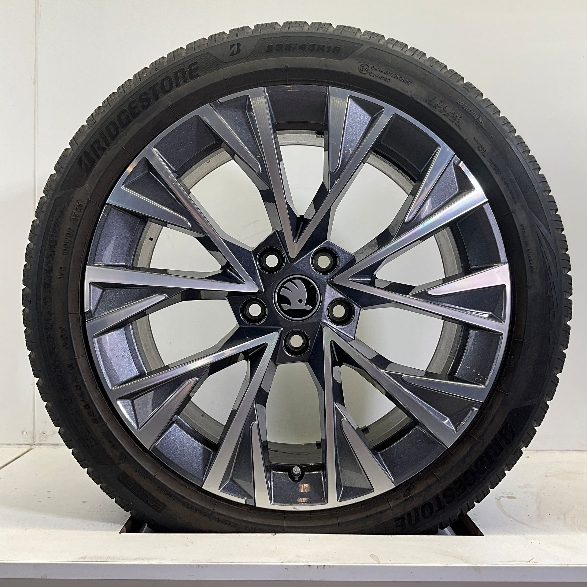 SKODA SUPERB IV. DOFIDA WINTERBANDEN SET 18 INCH ORIG, Auto-onderdelen, Banden en Velgen, 18 inch, Gebruikt, -, -