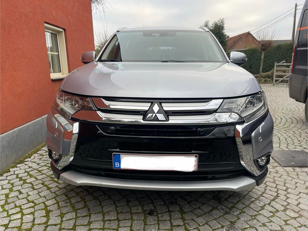 Mitsubishi Outlander 4wd 360* AHK 7pl, Auto's, Mitsubishi, Automaat, Outlander, 7 zetels, Leder