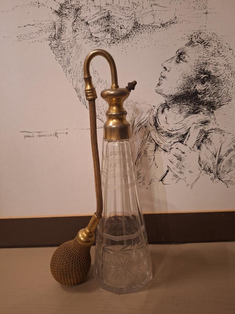 Antieke geslepen kristal parfumverstuiver ., Ophalen of Verzenden
