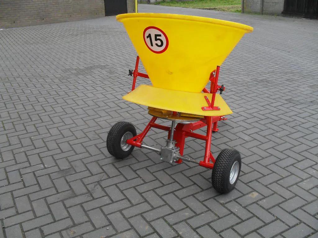 Jar-Met Wielaangedrven / getrokken Kunstmest en zout strooie, Zakelijke goederen, Landbouw | Werktuigen, Overige, Gewasbescherming en Bemesting
