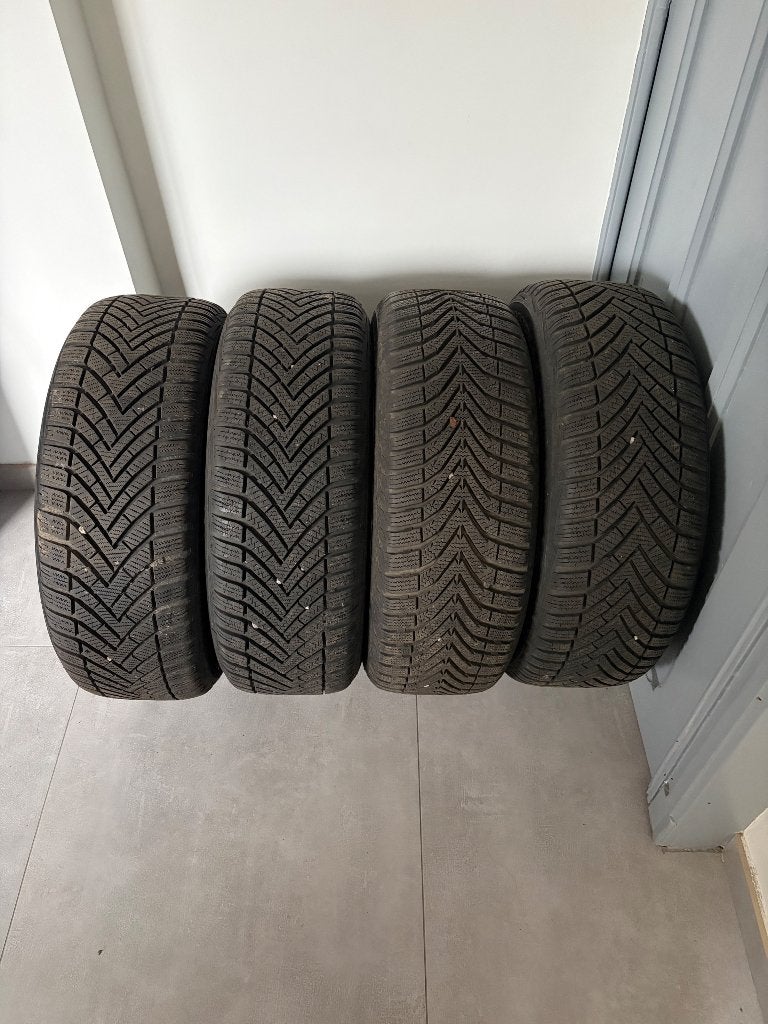 Pneus hiver Vredestein Wintrac 205/55 R16 + 4 jantes alu, Autos : Pièces & Accessoires, Neuf, Pneus hiver, 16 pouces, Véhicule de tourisme
