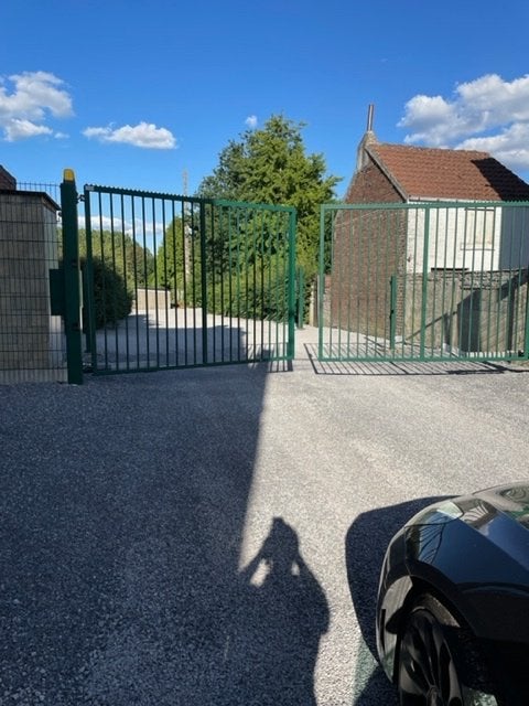 PARKING en EXTERIEUR : voiture, camionnette, caravane, Charleroi