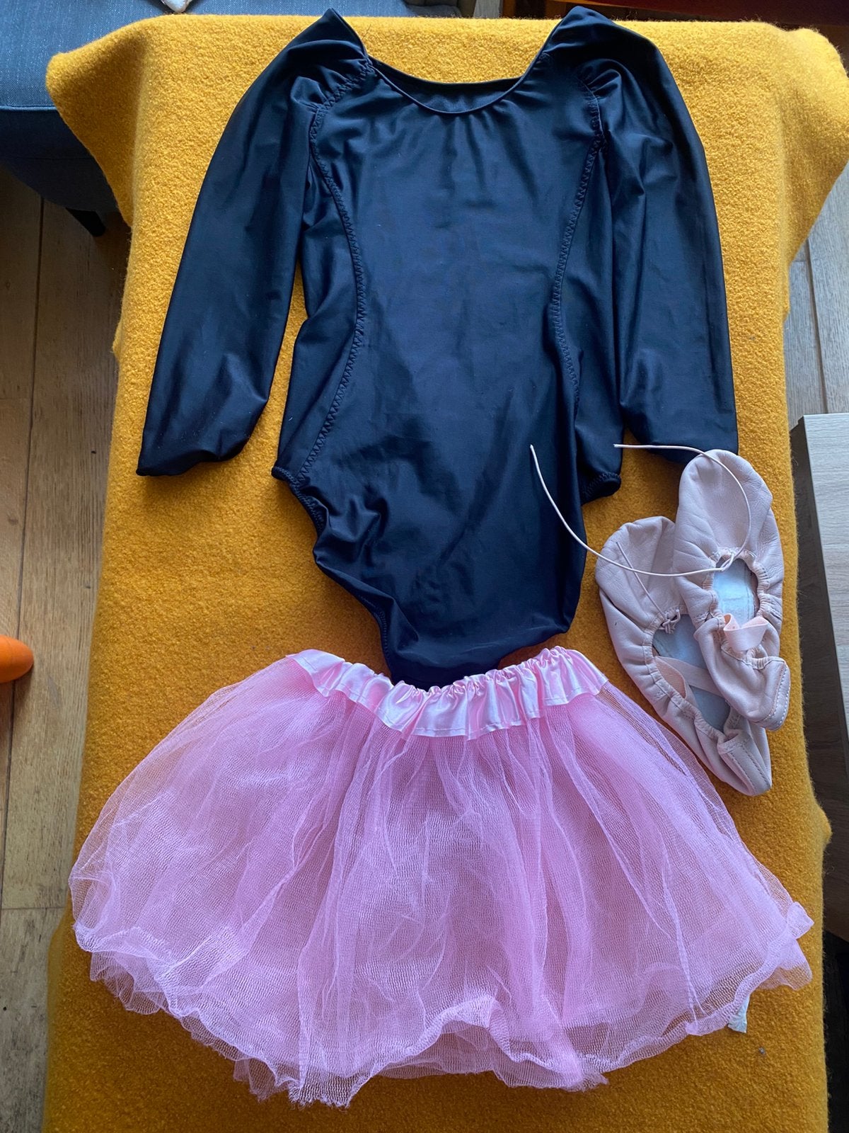 Ensemble vêtements ballets - 6 /7 ans, Sports & Fitness, Ballet, Enlèvement ou Envoi, Comme neuf, Vêtements