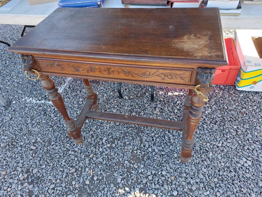 Tafel met leeuwenkop, Ophalen