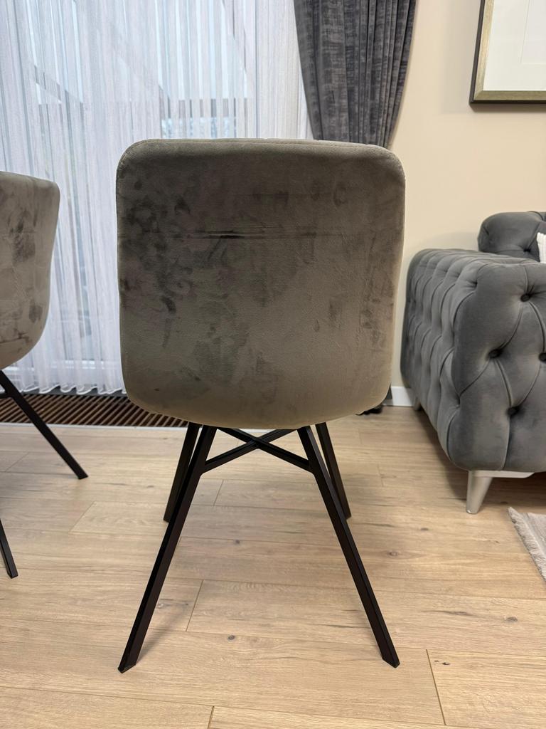 Chaise de salle à mangeélégante en velours grdesigin moderne, Gris, Flueel, Comme neuf, Enlèvement