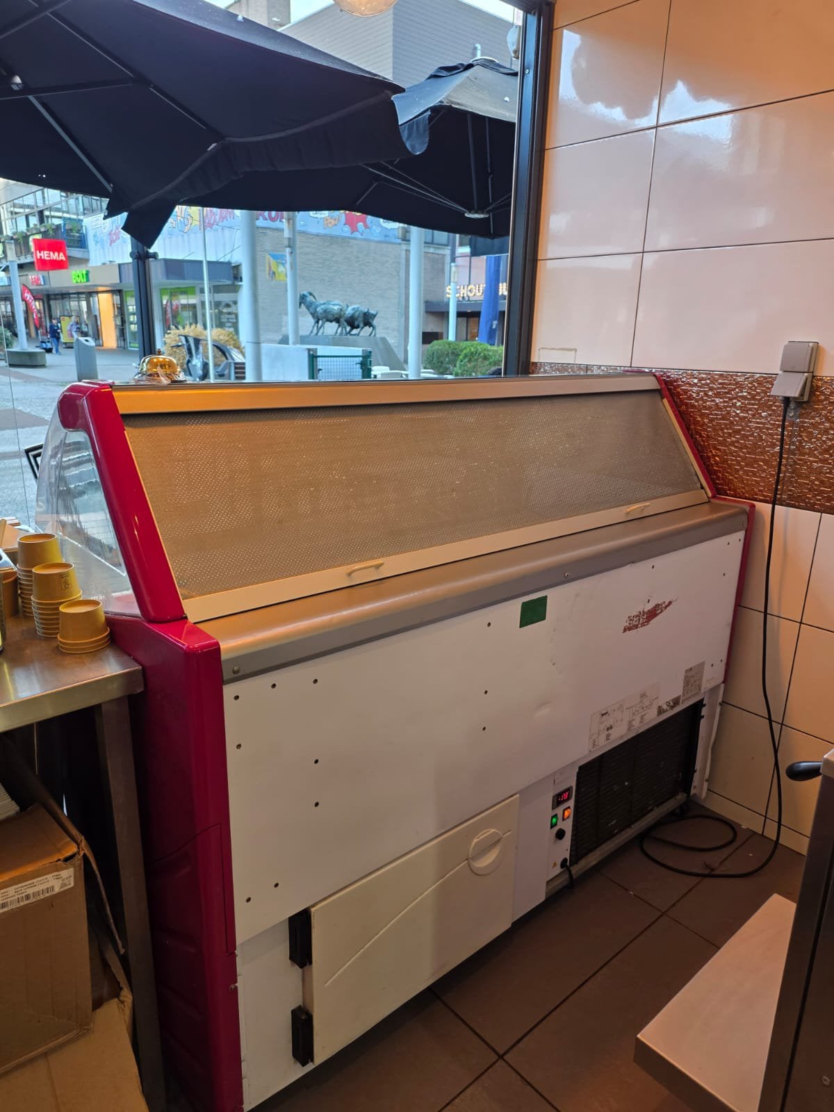 Complete horeca-inventaris voor ijssalon of wafelzaak, Elektronische apparatuur, Ophalen, Gebruikt