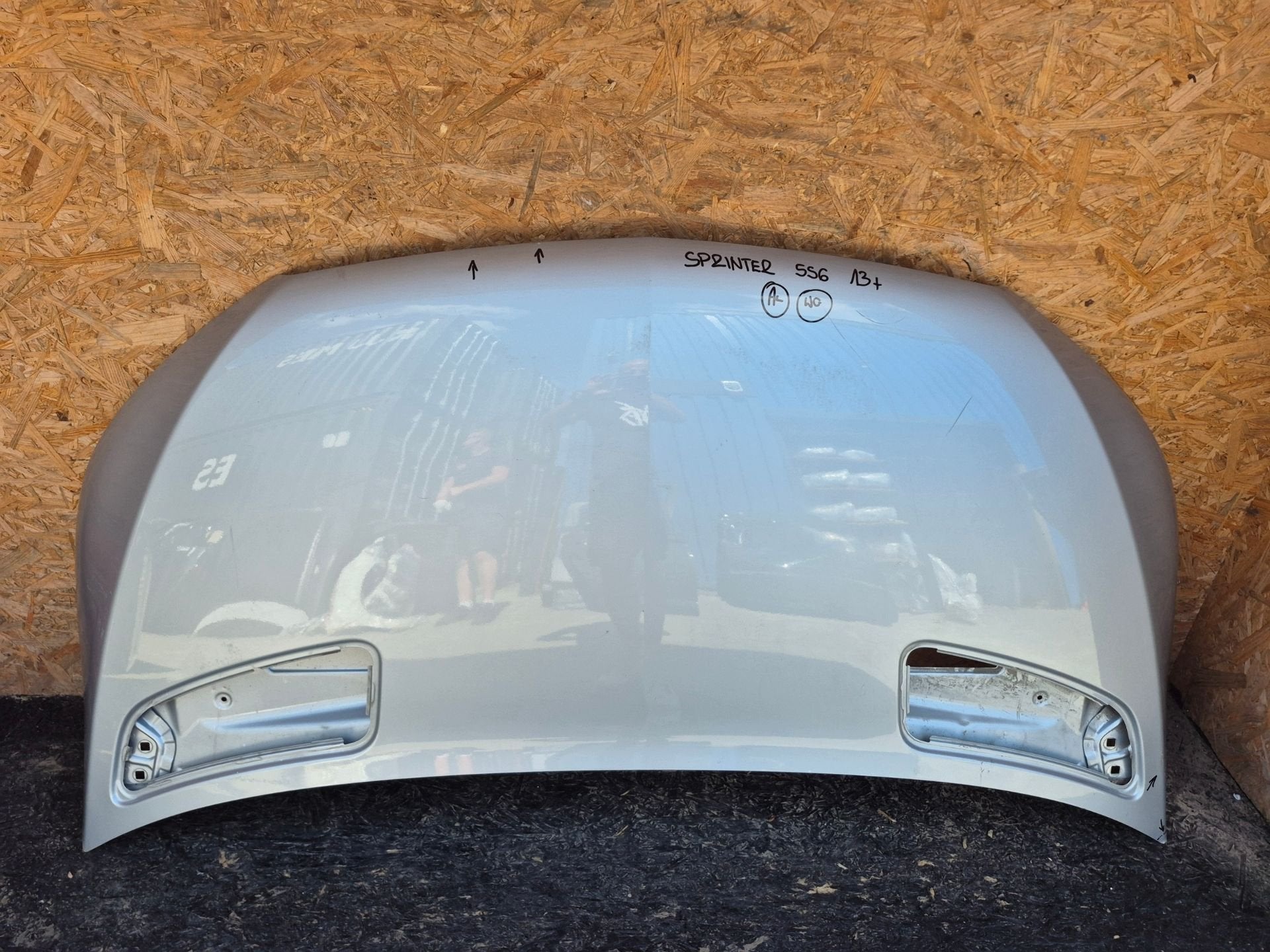 Mercedes Sprinter Motorkap W910, Gebruikt, Mercedes-Benz AG, Mercedes-Benz, Mercedesstrasse 120
70372  Stuttgart, DE