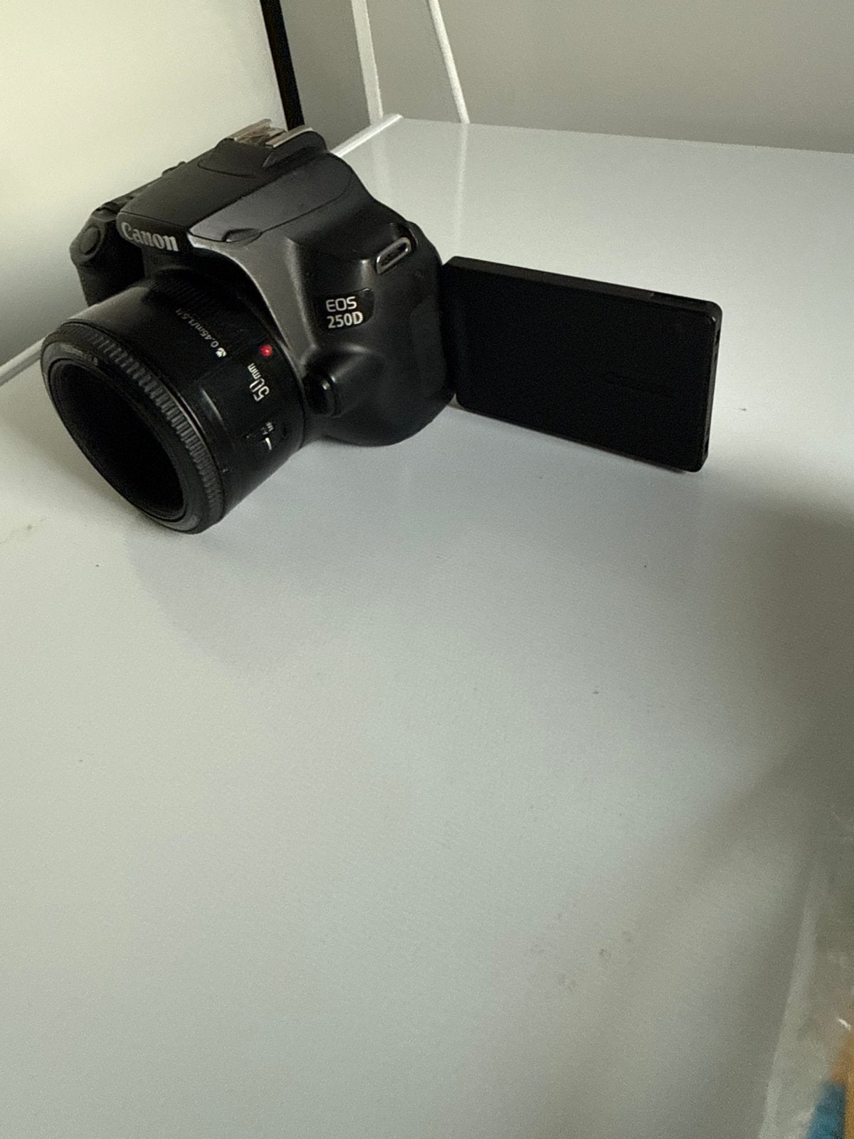 Canon EOS 250D spiegelreflexcamera met 50mm 1.8 lens, Audio, Tv en Foto, Videocamera's Digitaal, Ophalen, Zo goed als nieuw, Camera