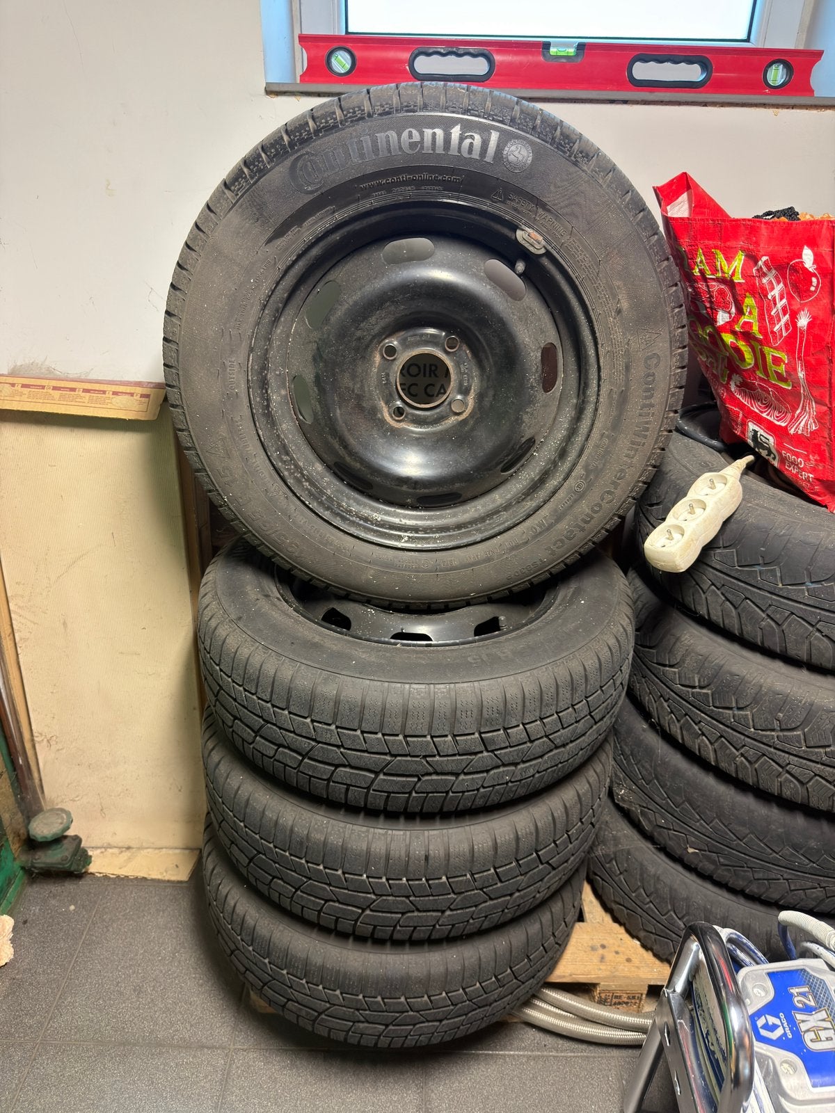 Jeu de 4 pneus Continental sur jantes acier 195/65 R15, Autos : Pièces & Accessoires, Pneus & Jantes, 15 pouces, Pneus et Jantes