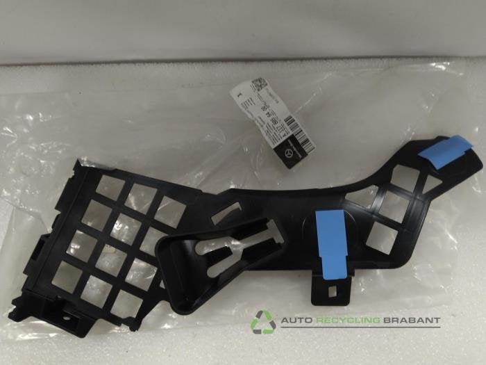 Support pare-chocs avant droit d'un Mercedes CLA, -, 3 mois de garantie, Utilisé, -