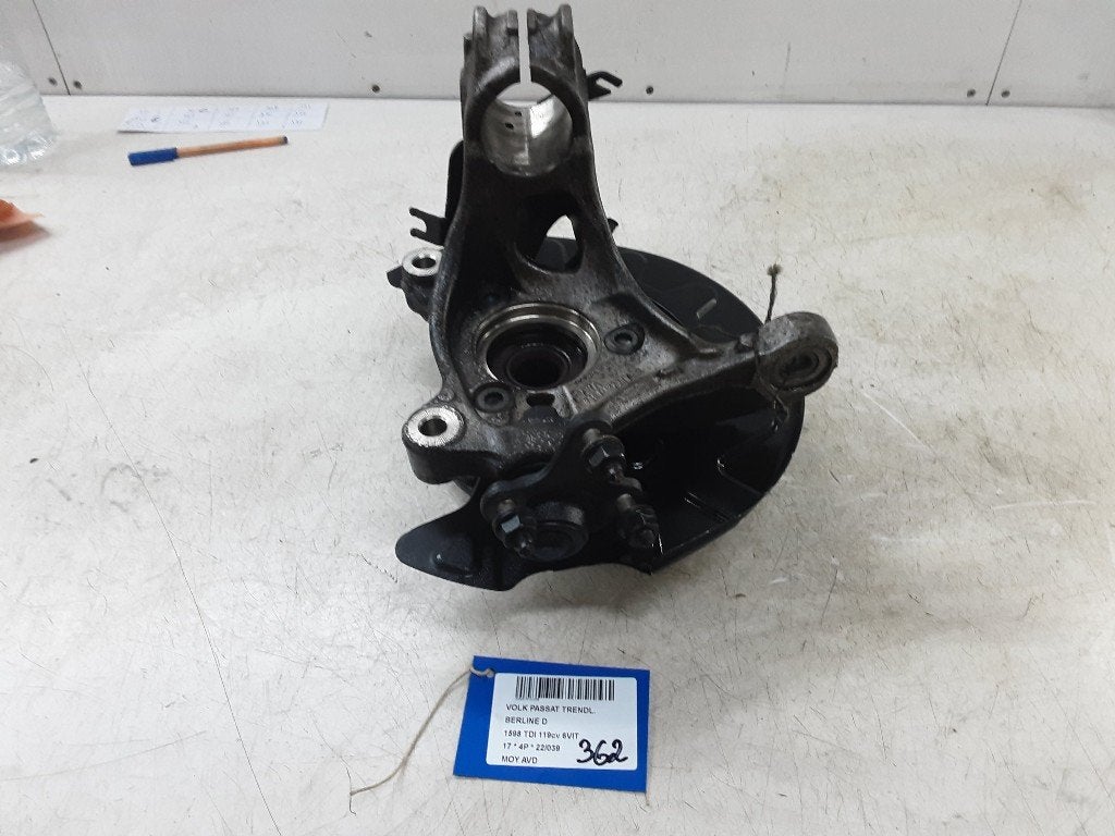 MOYEU DE ROUE AVANT DROIT Volkswagen Passat (3G2), Volkswagen, Volkswagen AG, Utilisé, Kundenbetreuung@volkswagen.de