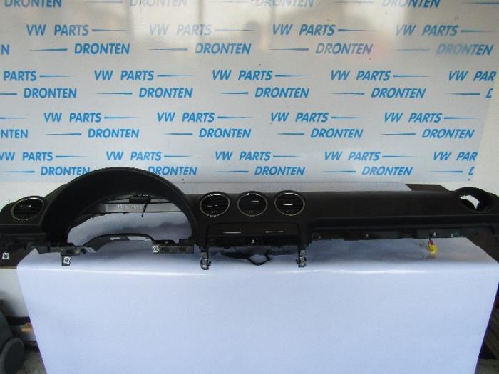 Dashboard van een Audi A4, Gebruikt, -, -, -