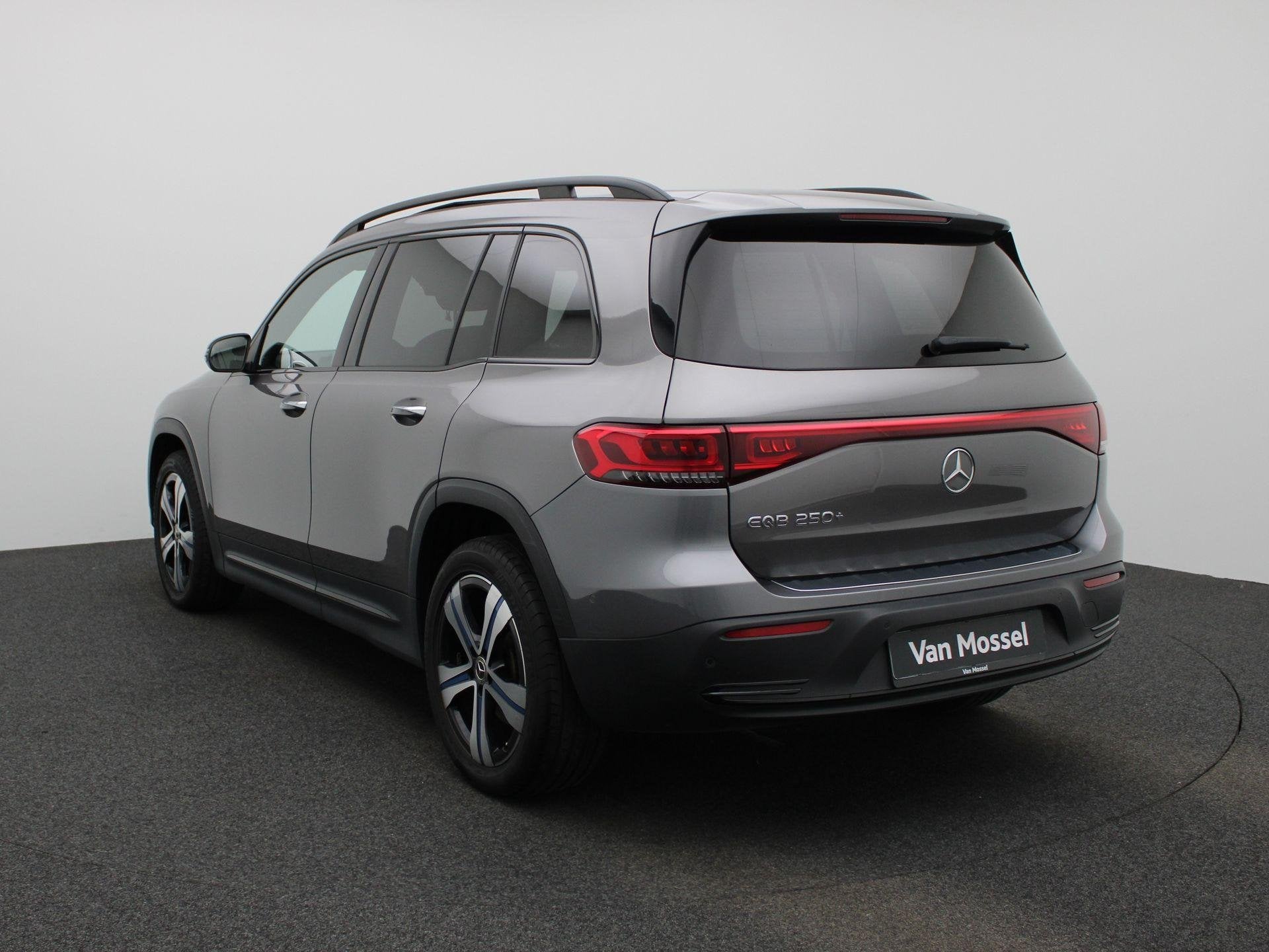 Mercedes-Benz EQB 250+ + BURMESTER + PANORAMISCH DAK + MEMOR, Auto's, Inductieladen voor smartphones, Stof, Gebruikt, 5 zetels