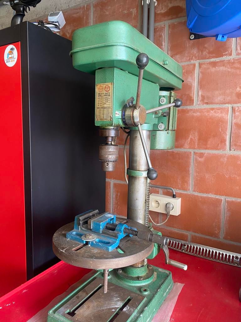 Professionele tafelboormachine met bankschroef, Doe-het-zelf en Bouw, Ophalen, Gebruikt