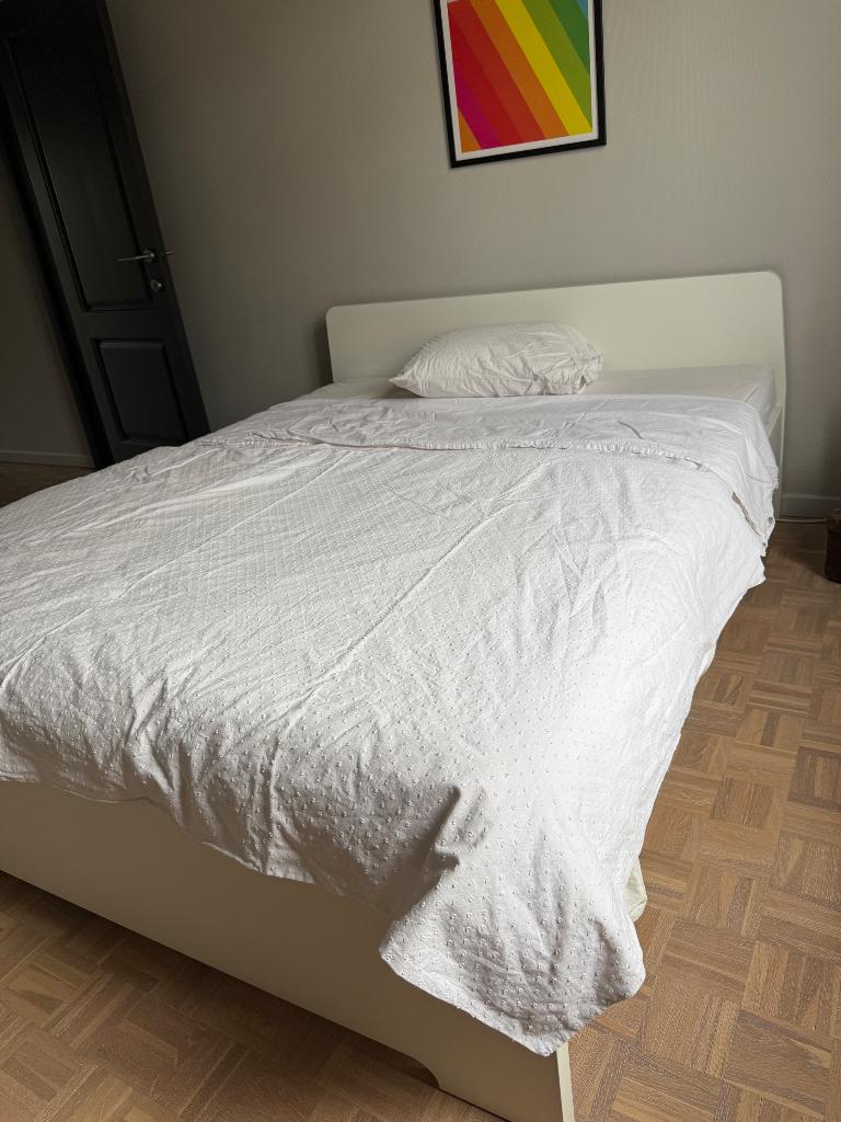 Lit double, Maison & Meubles, 210 cm, Comme neuf, Enlèvement, Autres matériaux